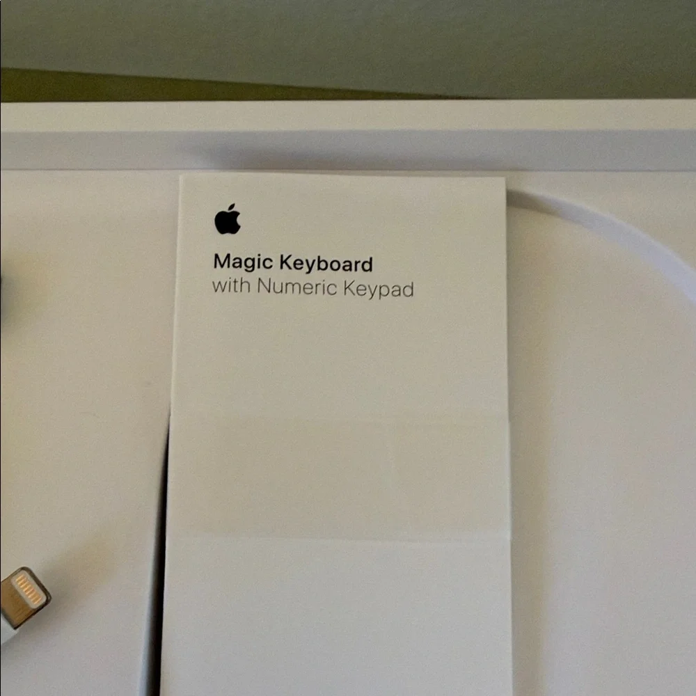 Apple Magic Keyboard in White and Silver